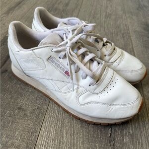 🤍 Reebok Classic Leather Sneakers – White (Women’s)